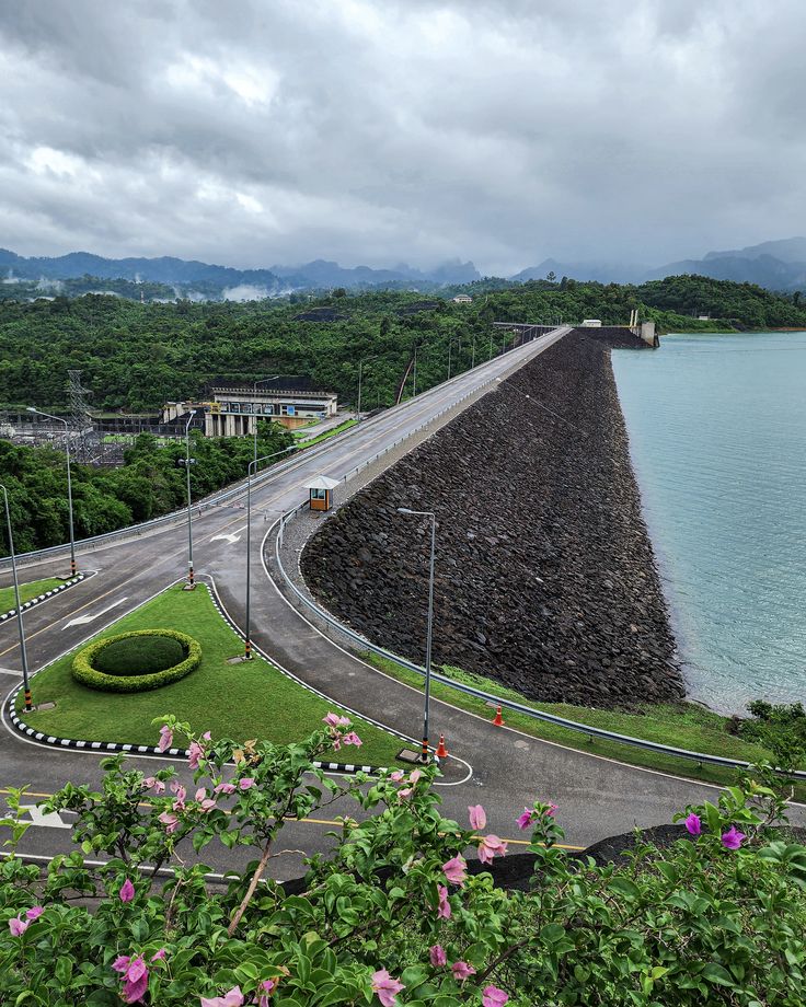 Cheow Lan Dam - Stunning Limestone Cliffs and Emerald Water